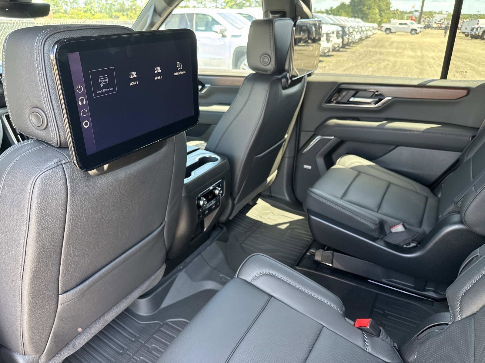 New 2026 GMC Yukon Denali w/ Denali Reserve Package AWD/4WD image 16
