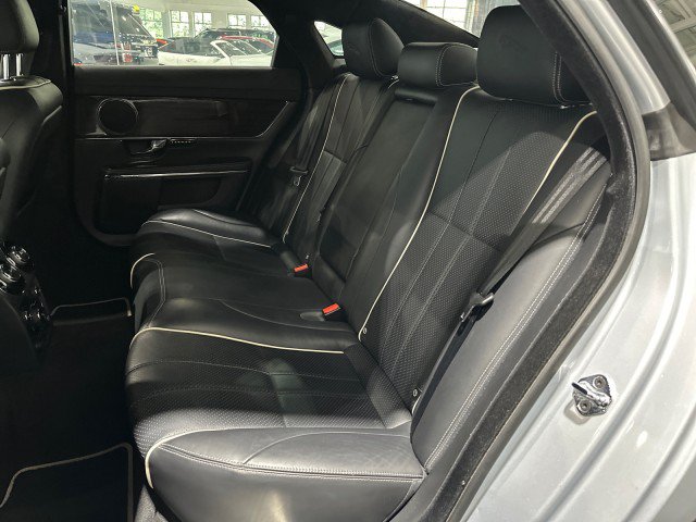 Used 2011 Jaguar XJ RWD image 6