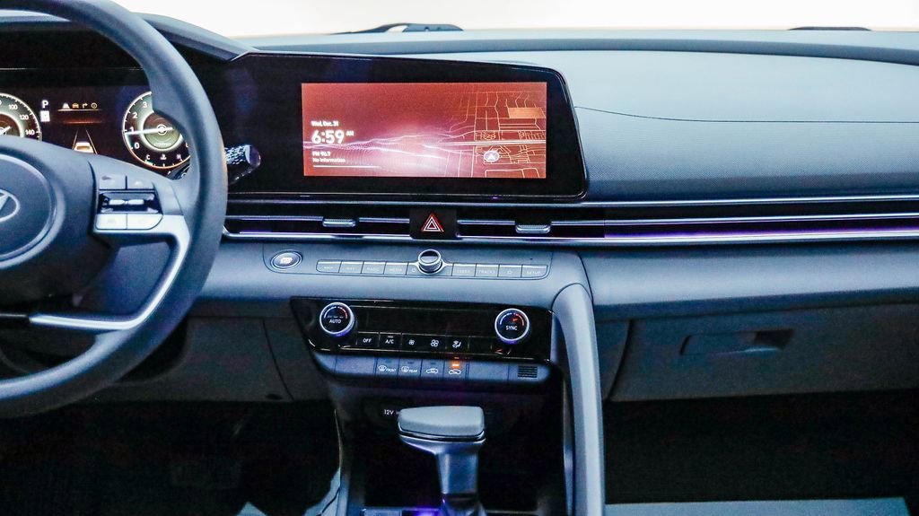 Used 2024 Hyundai Elantra SEL image 14