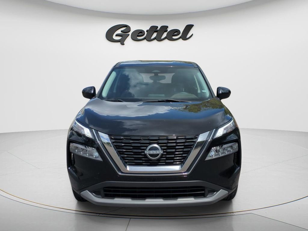 Used 2023 Nissan Rogue SV image 2