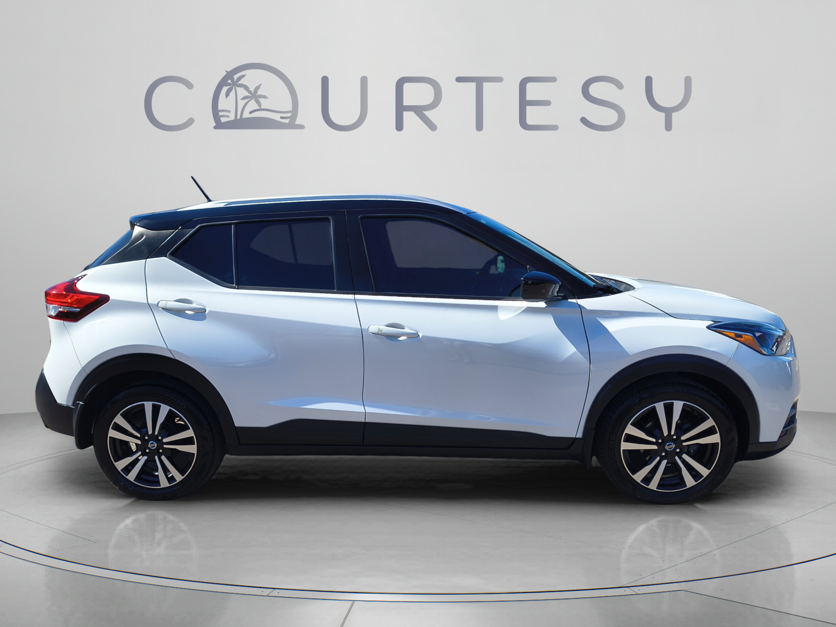 Certified 2019 Nissan Kicks SV FWD image 8