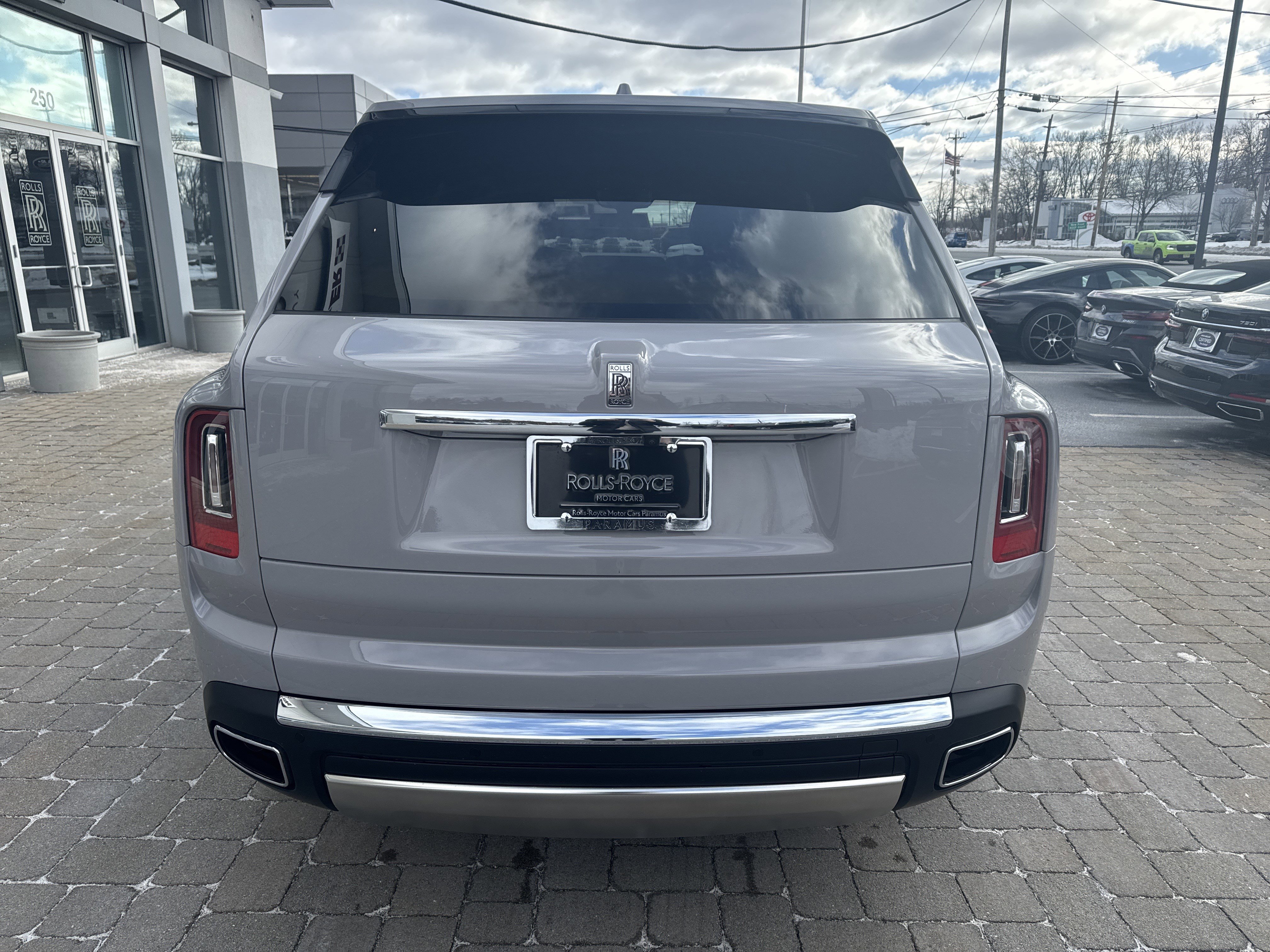 Used 2024 Rolls-Royce Cullinan w/ Interior Detailing Package image 9