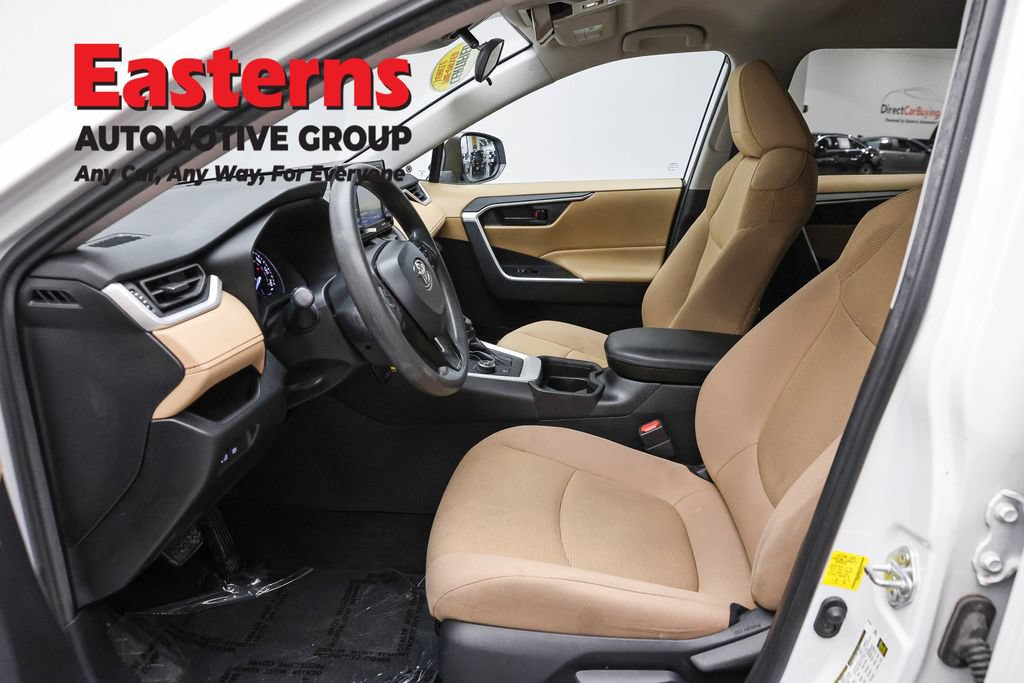 Used 2021 Toyota RAV4 LE w/ Carpet Mat Package (TMS) AWD/4WD image 14