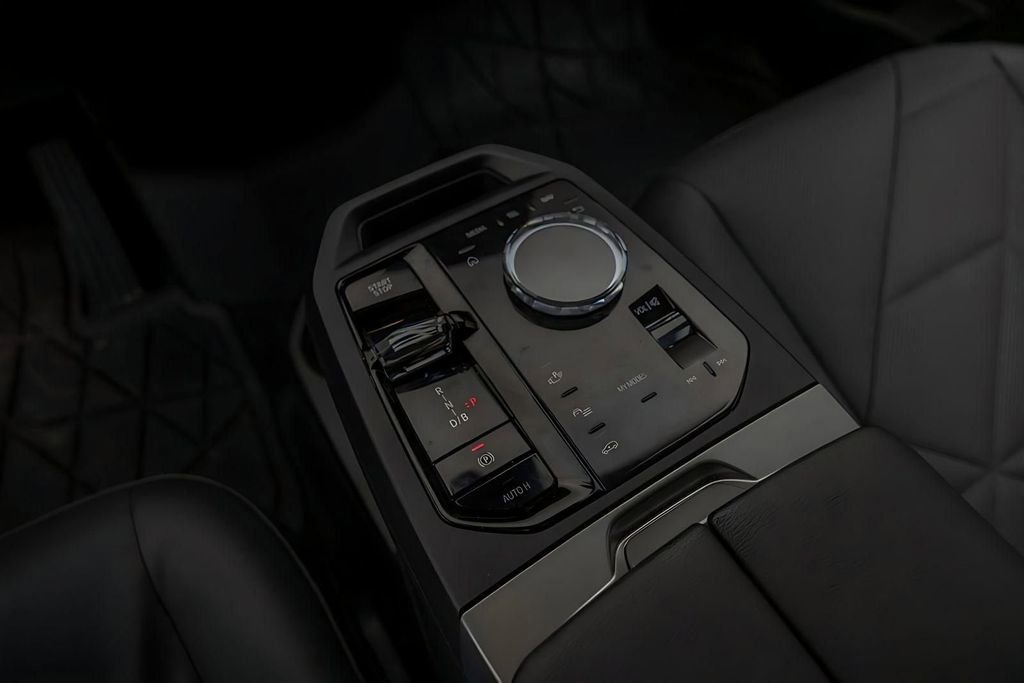 Used 2025 BMW iX M60 image 38