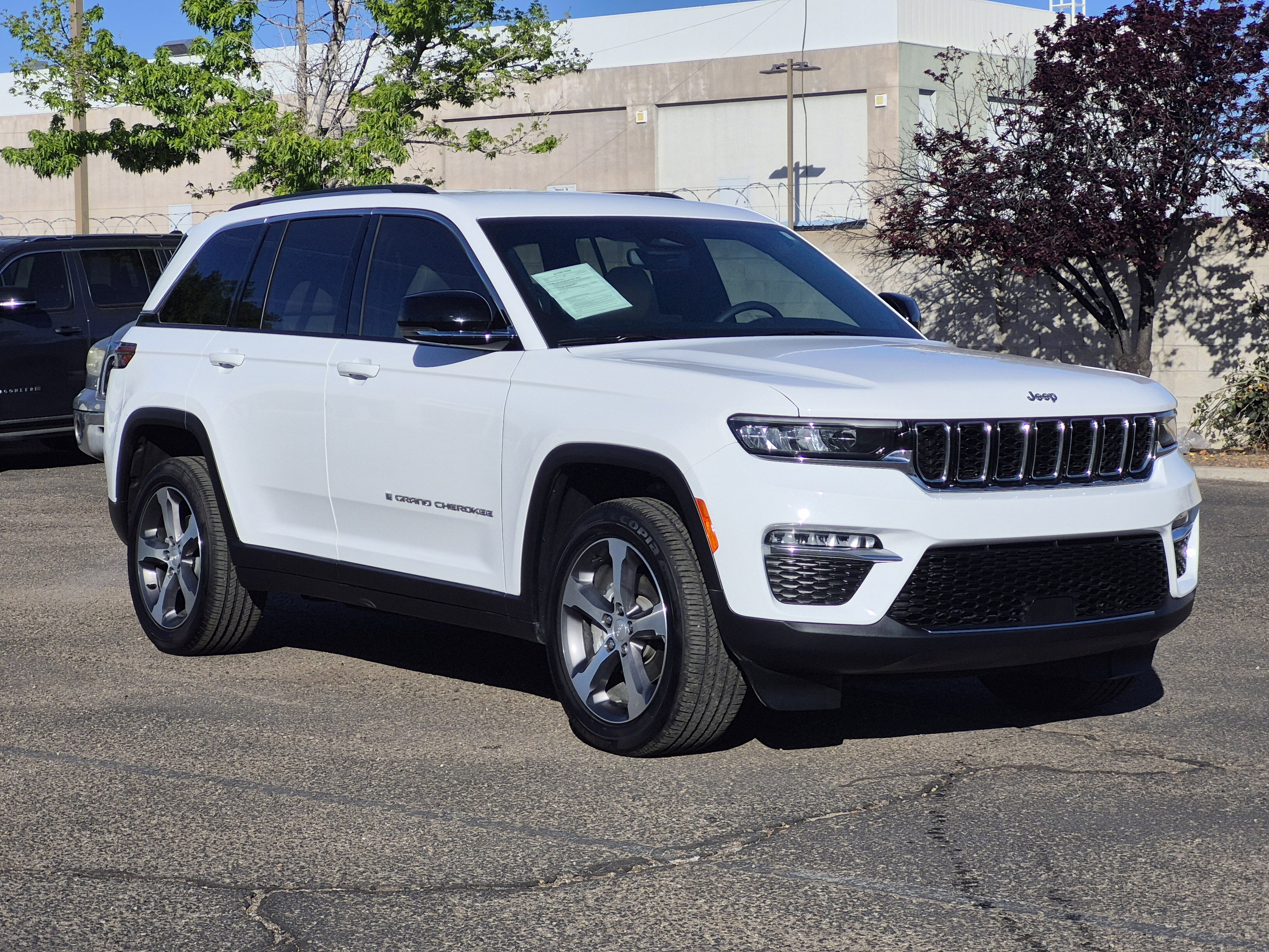 Certified 2023 Jeep Grand Cherokee Limited w/ Trailer Tow Prep Group (B) AWD/4WD image 3