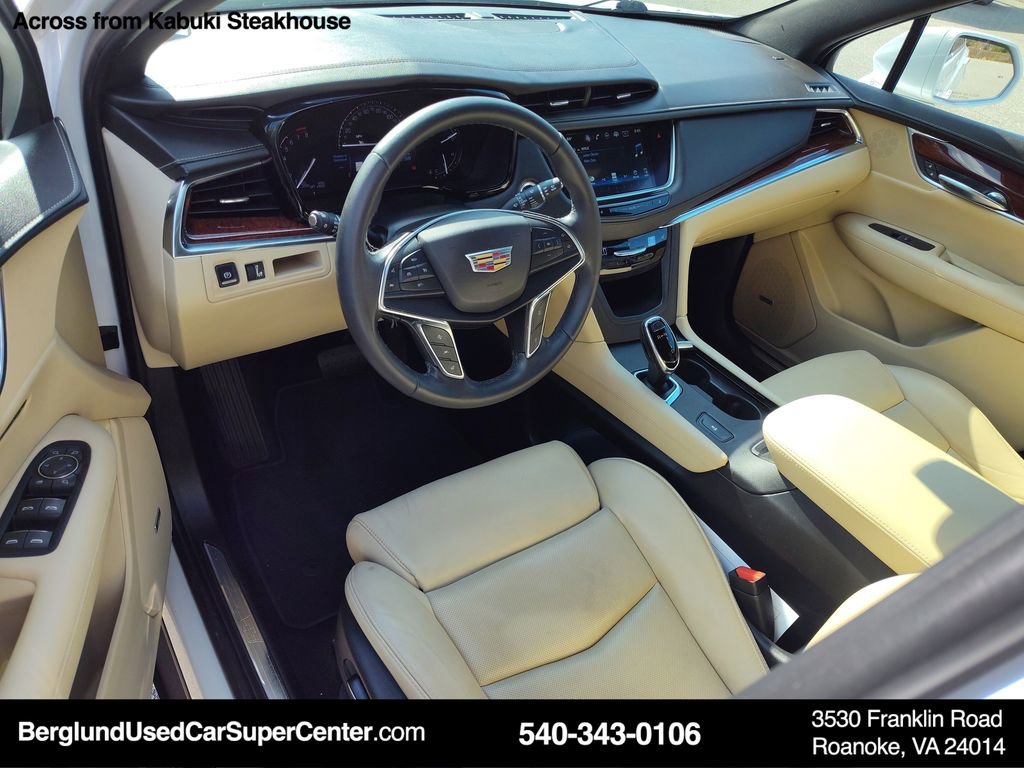 Used 2017 Cadillac XT5 Luxury w/ Driver Awareness Package image 14