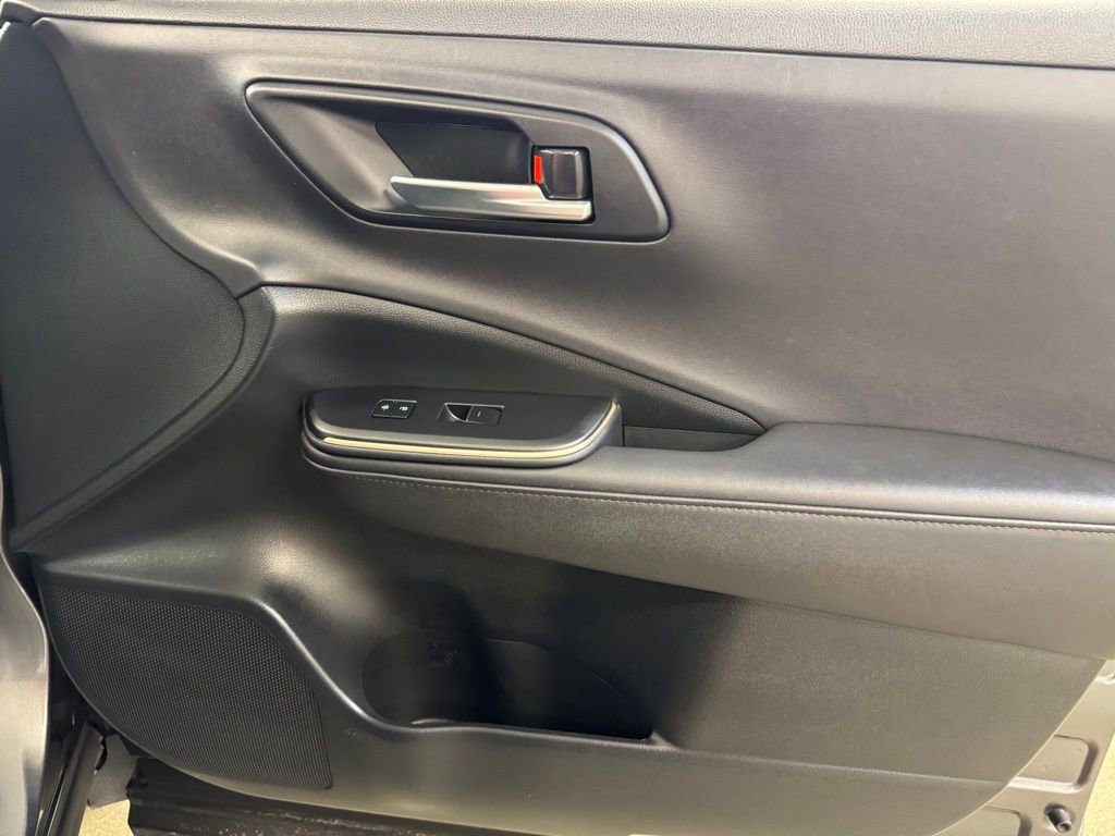 Used 2023 Toyota Crown Limited image 30