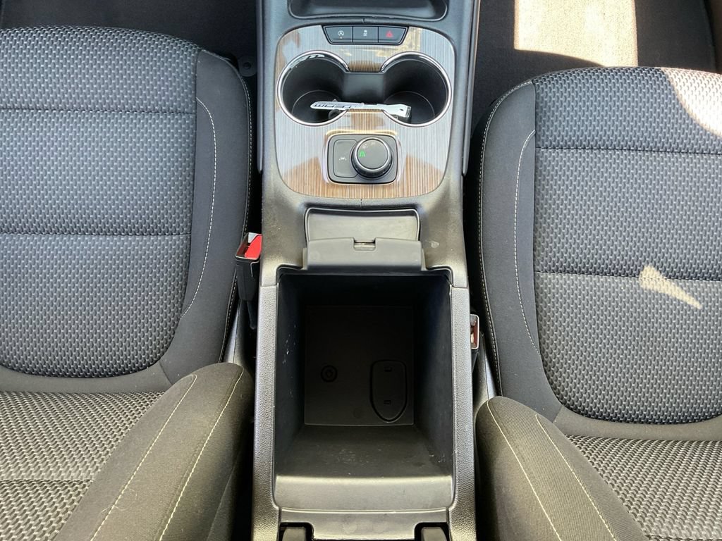 Used 2023 GMC Acadia SLE w/ Elevation Edition FWD image 11