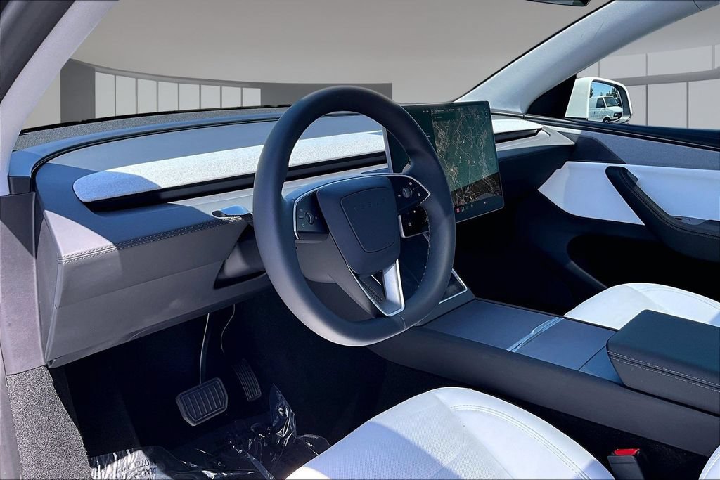 Used 2026 Tesla Model Y 2WD image 15