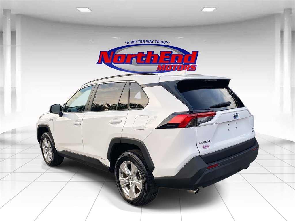 Used 2021 Toyota RAV4 XLE w/ Convenience Package image 5
