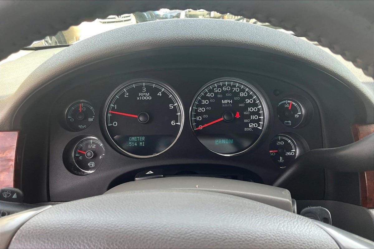 Used 2011 Chevrolet Tahoe LTZ AWD/4WD image 13