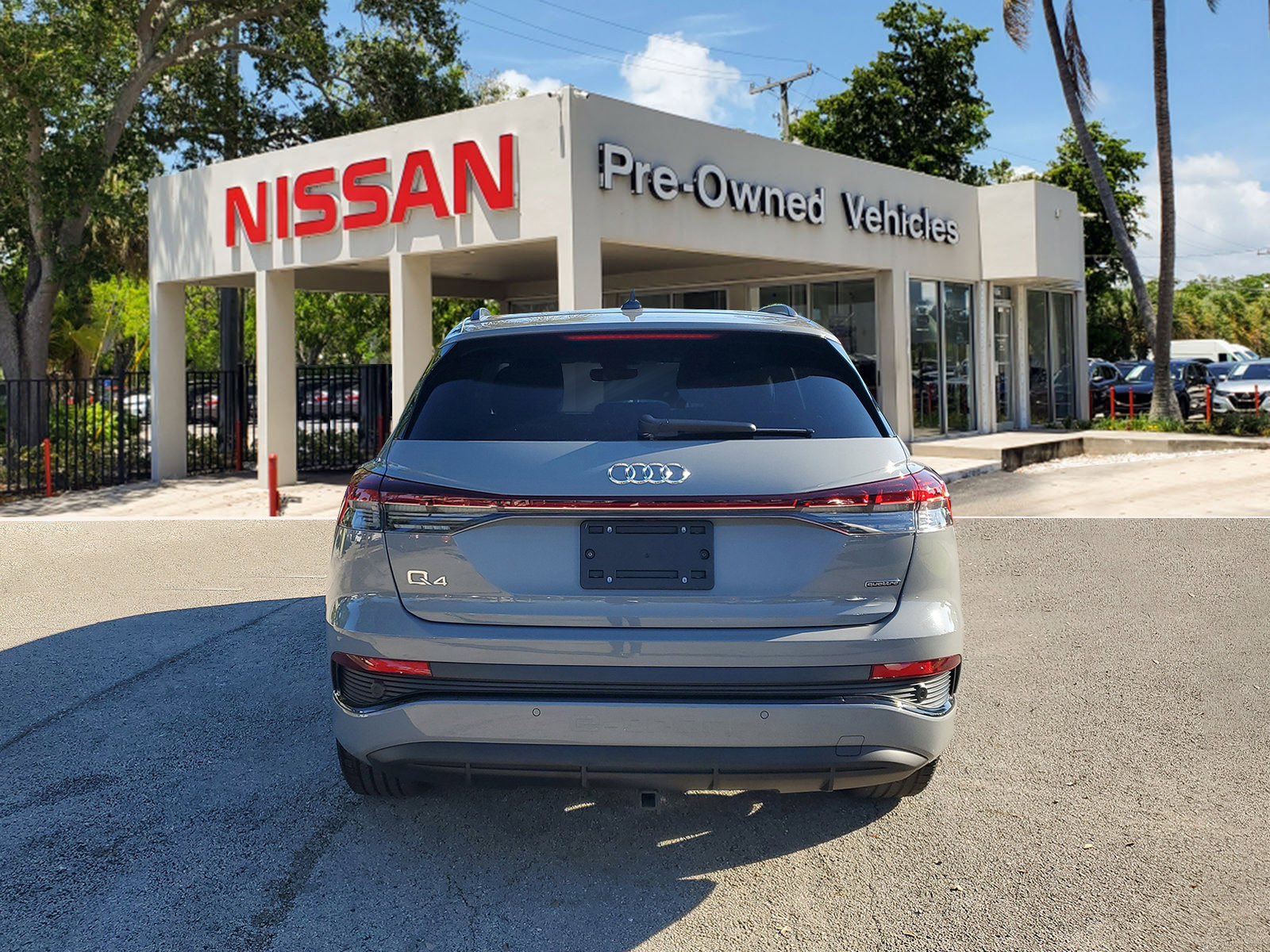 Used 2025 Audi Q4 e-tron Premium w/ Convenience Package image 5