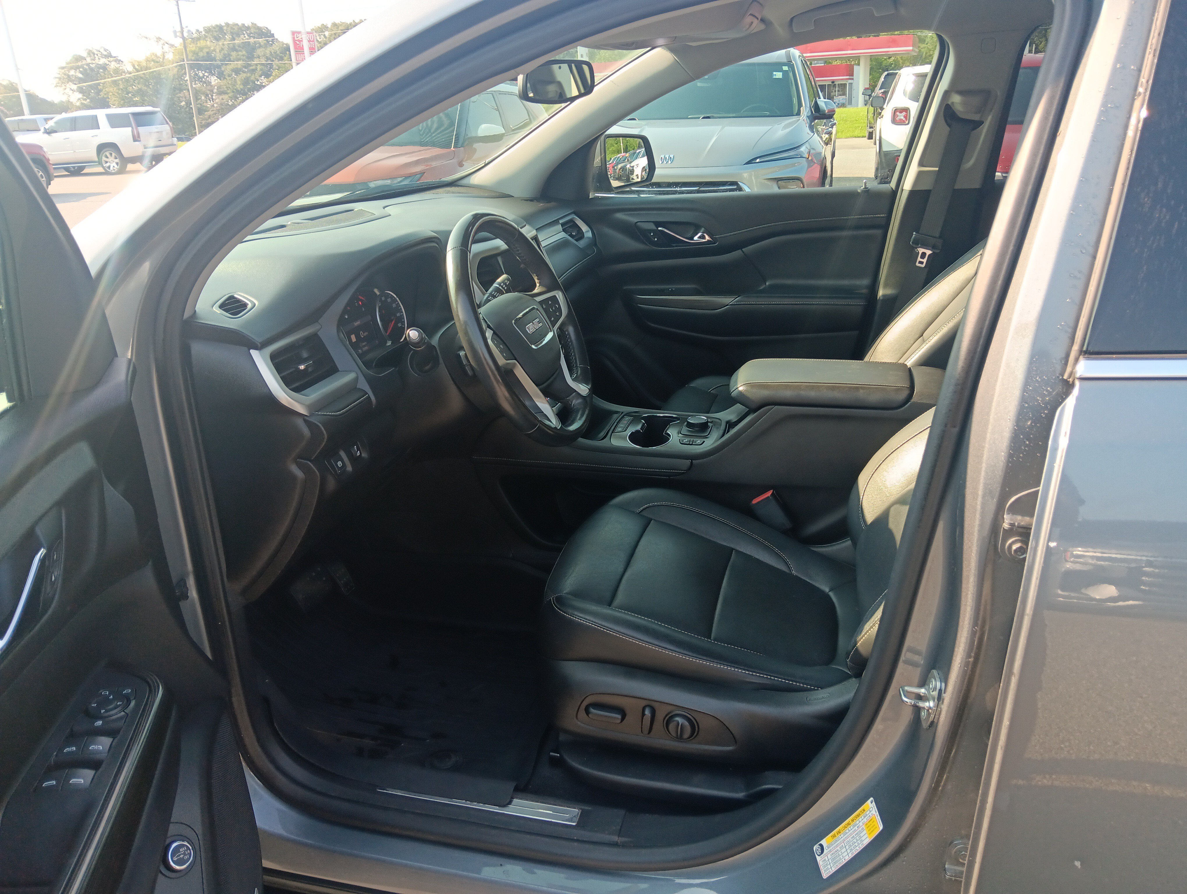 Used 2020 GMC Acadia SLT w/ Trailering Package FWD image 9