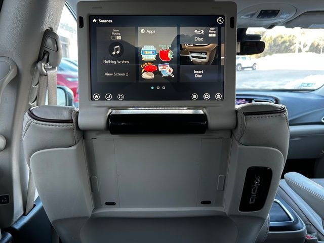 Used 2020 Chrysler Pacifica Limited w/ Tire & Wheel Group image 29