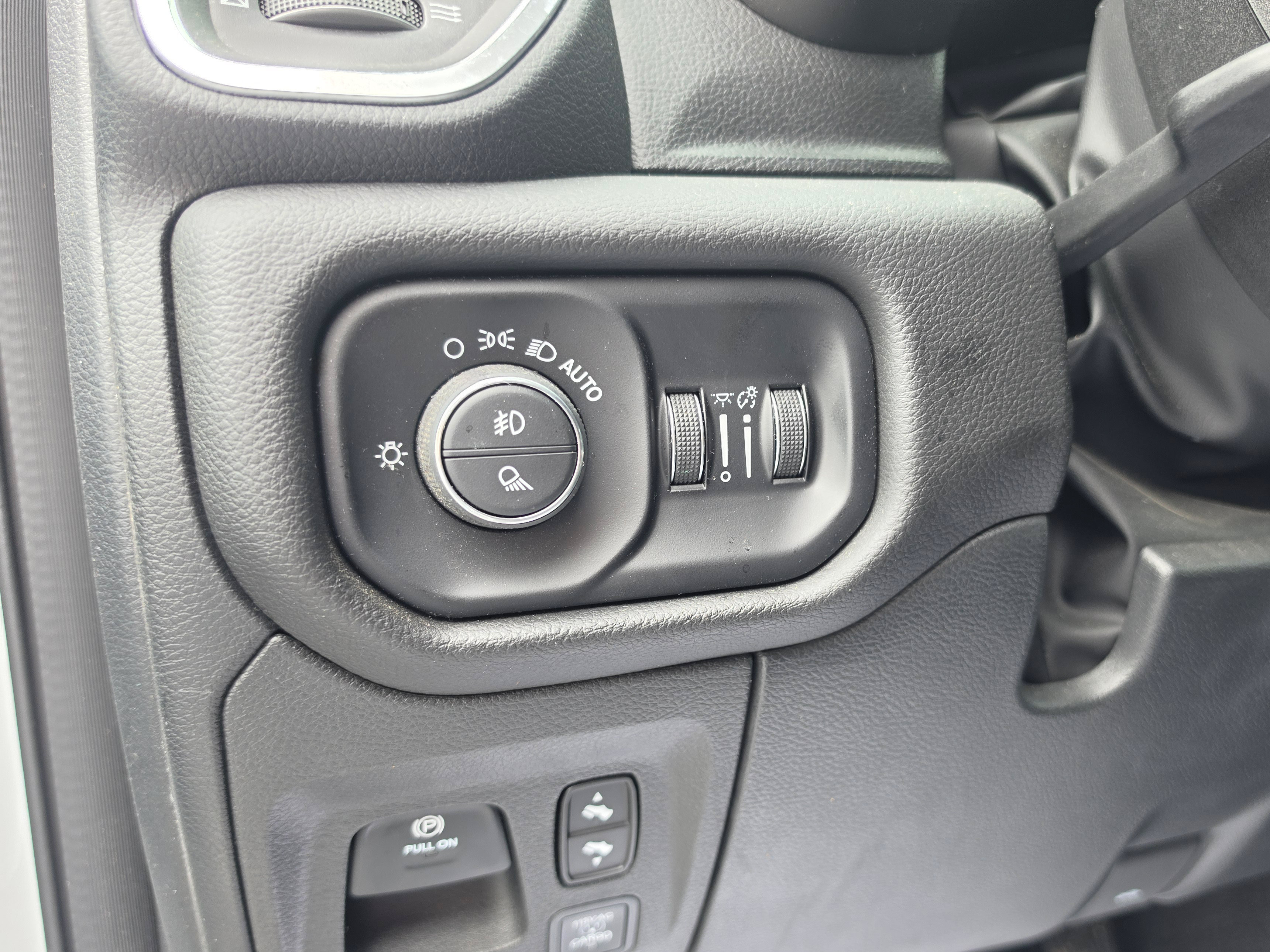 Used 2025 RAM 1500 Big Horn AWD/4WD image 17