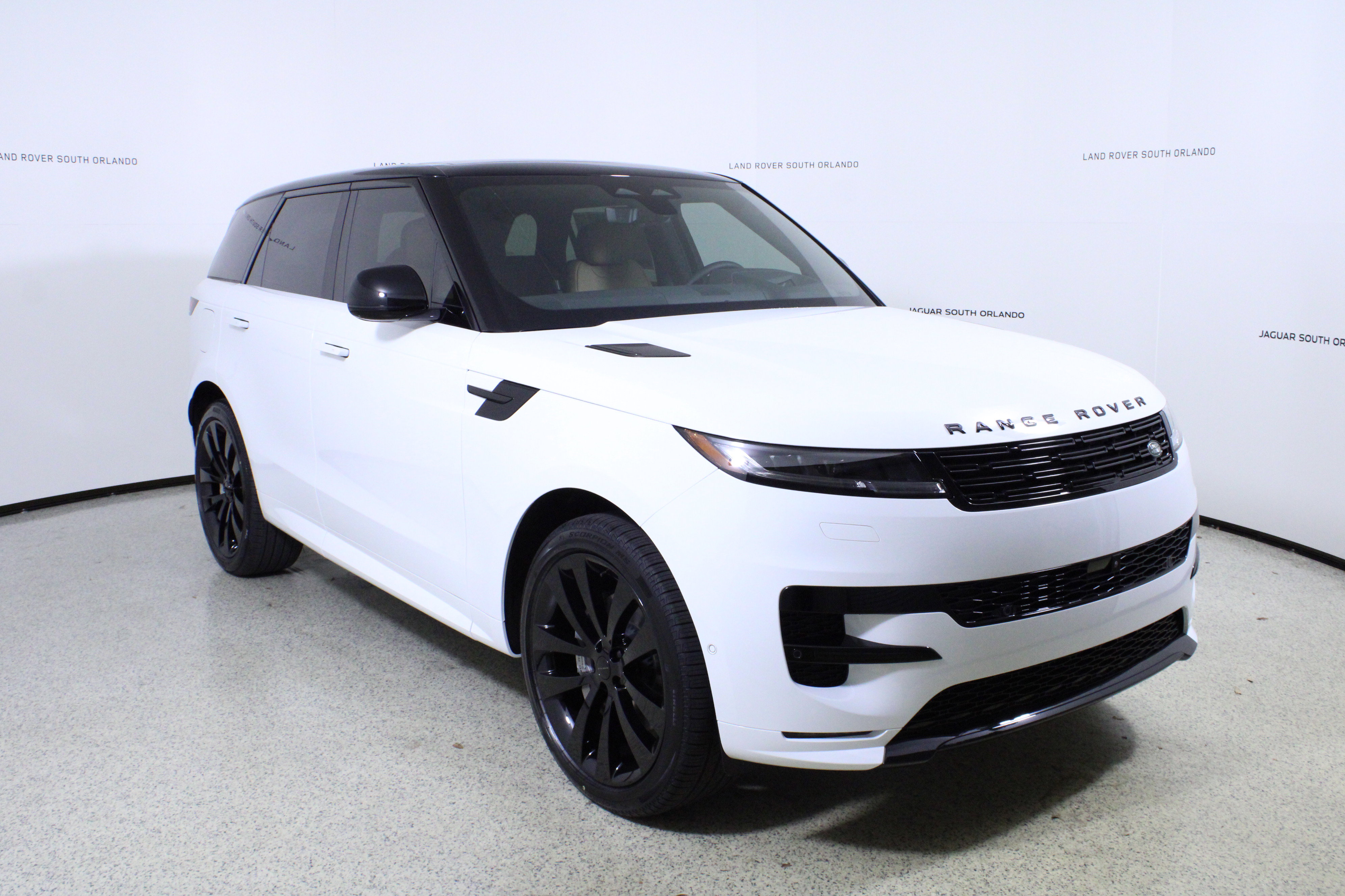 New 2026 Land Rover Range Rover Sport Dynamic SE image 3