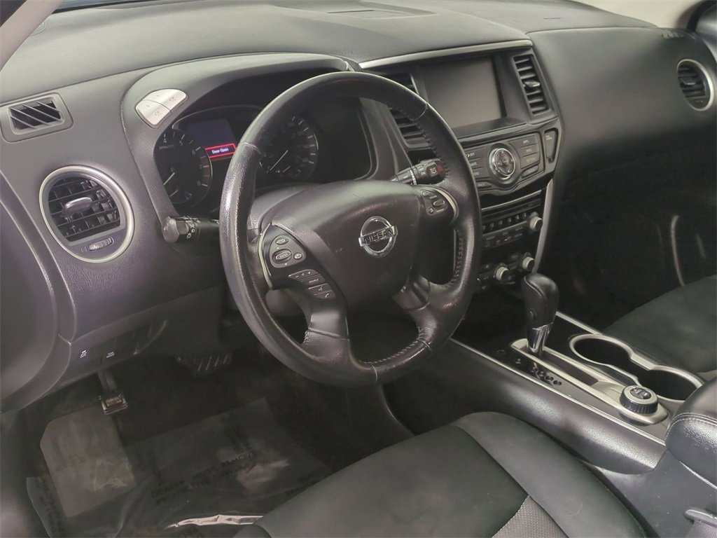 Used 2018 Nissan Pathfinder SV image 10