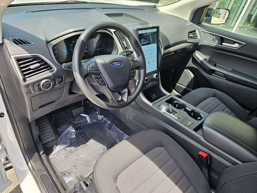 Used 2024 Ford Edge SE w/ Black Appearance Package AWD/4WD image 19