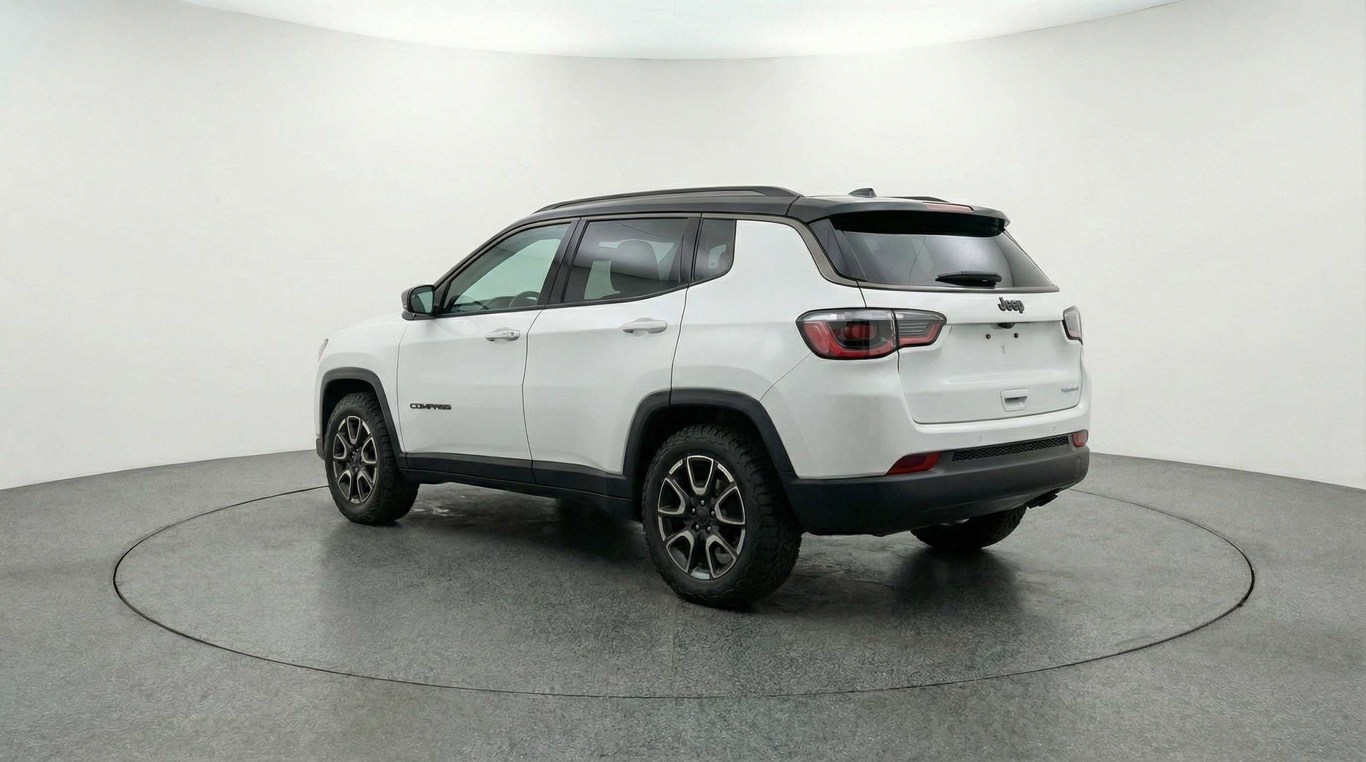 Used 2025 Jeep Compass Trailhawk AWD/4WD image 6