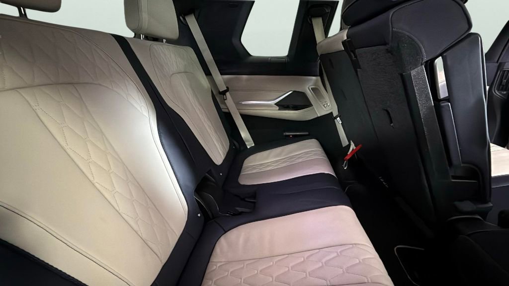 Used 2021 BMW X7 xDrive40i w/ M Sport Package AWD/4WD image 36