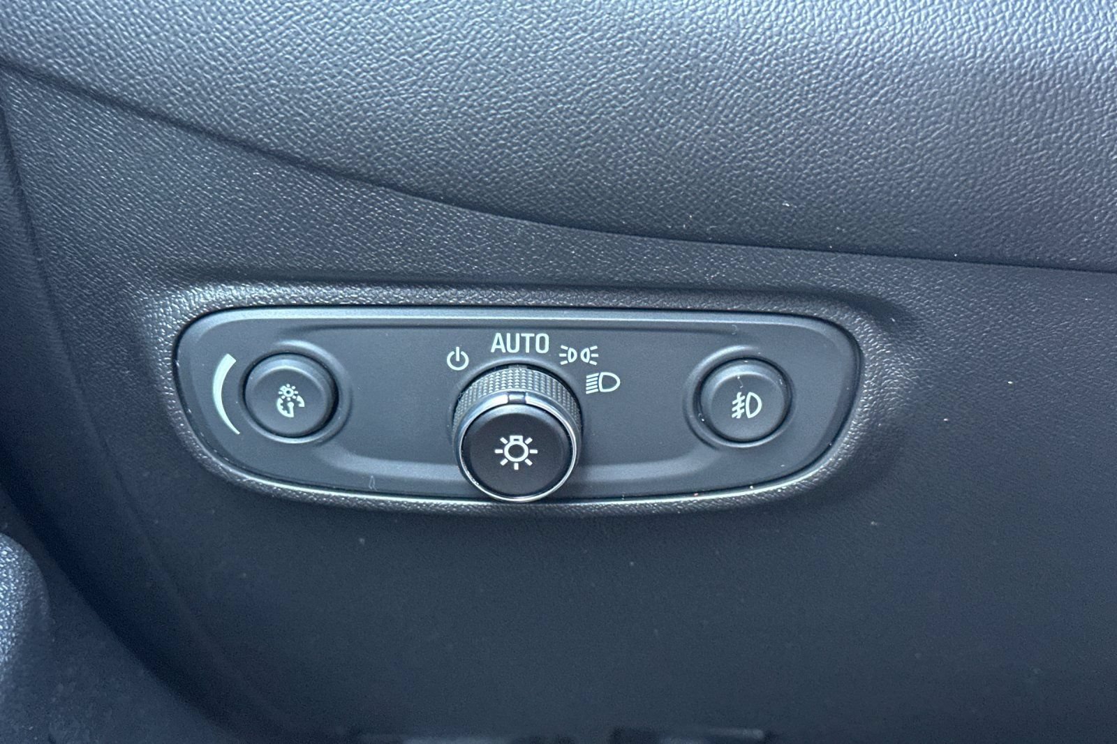 Used 2023 Chevrolet Equinox Premier FWD image 40
