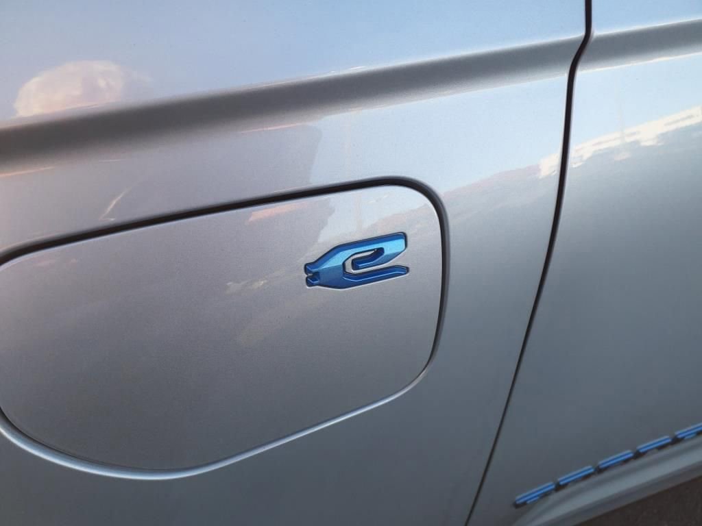 New 2024 Jeep Grand Cherokee Trailhawk w/ Luxury Tech Group III image 9