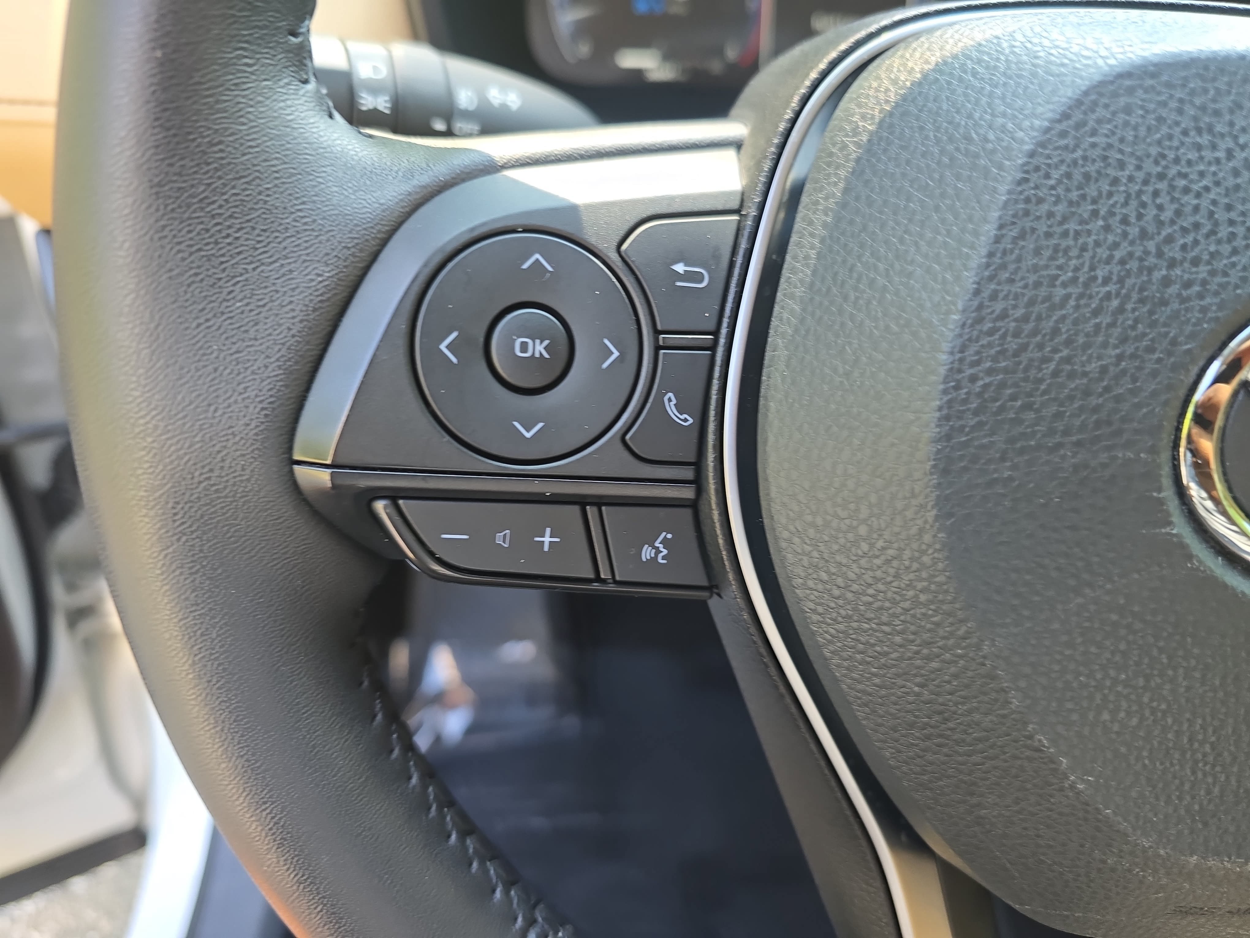 Used 2024 Toyota RAV4 Limited w/ Advanced Technology Package FWD image 18