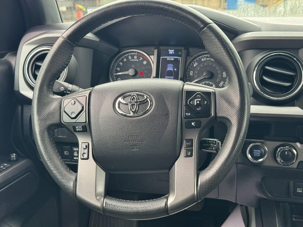 Used 2021 Toyota Tacoma TRD Off-Road AWD/4WD image 15
