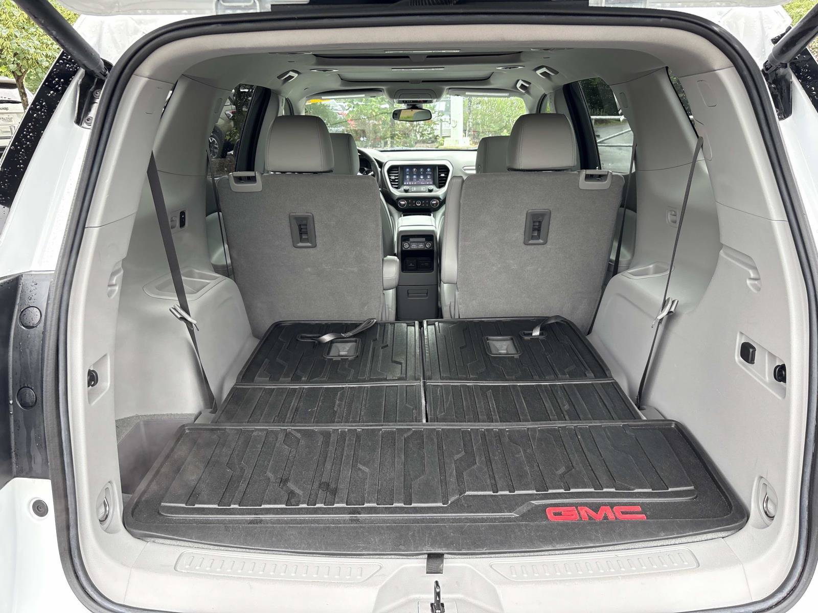 Used 2023 GMC Acadia SLT w/ Technology Package FWD image 34