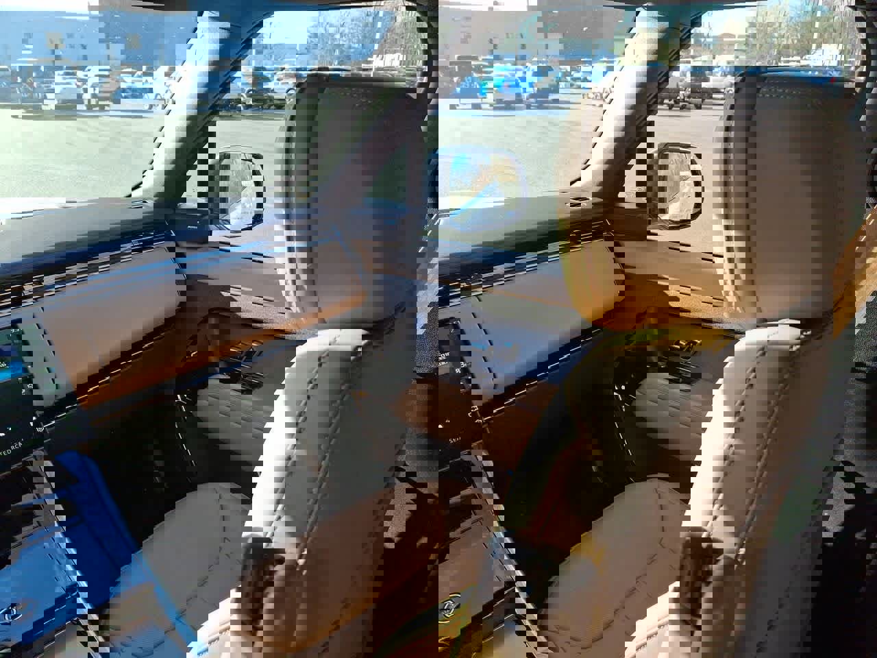 Used 2025 Land Rover Range Rover Sport SE image 11