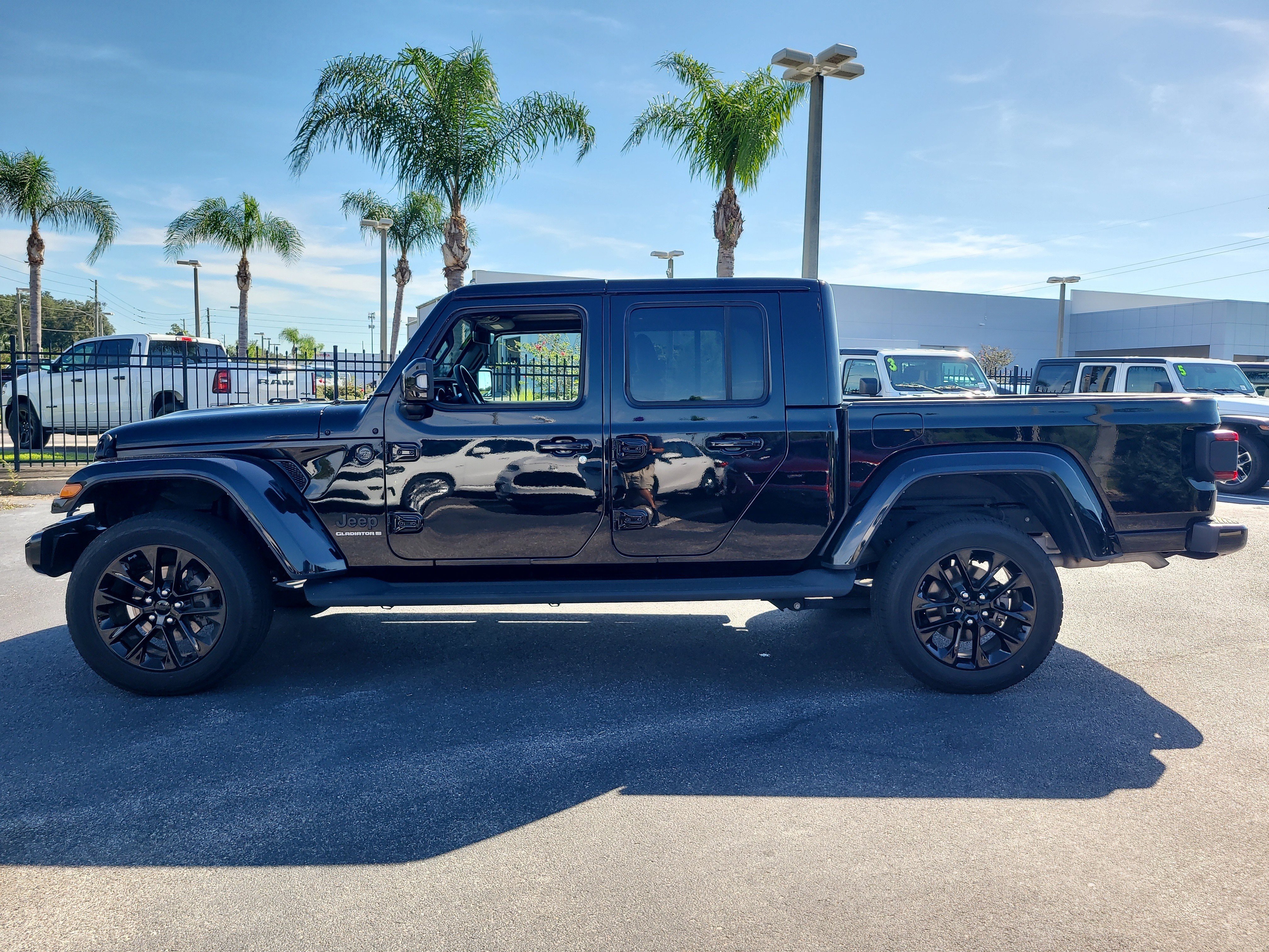 Used 2023 Jeep Gladiator Overland image 7