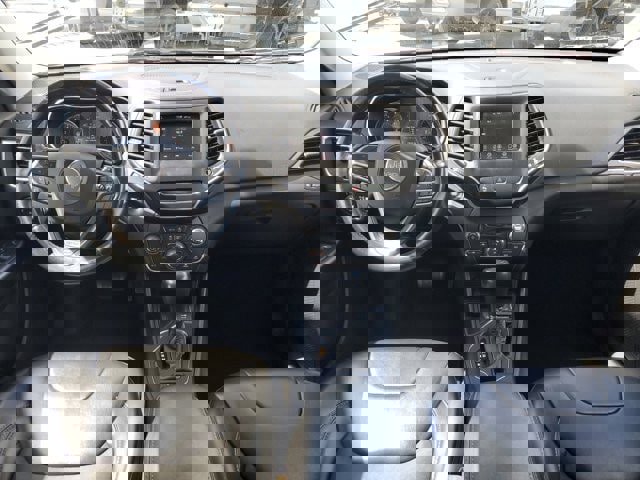 Certified 2019 Jeep Cherokee Latitude Plus image 13