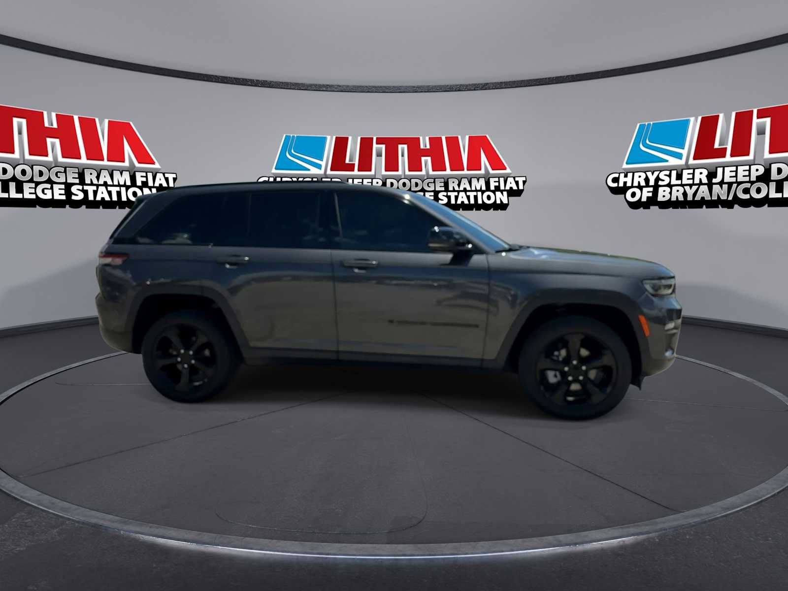 Used 2023 Jeep Grand Cherokee Limited w/ Black Appearance Package RWD image 9