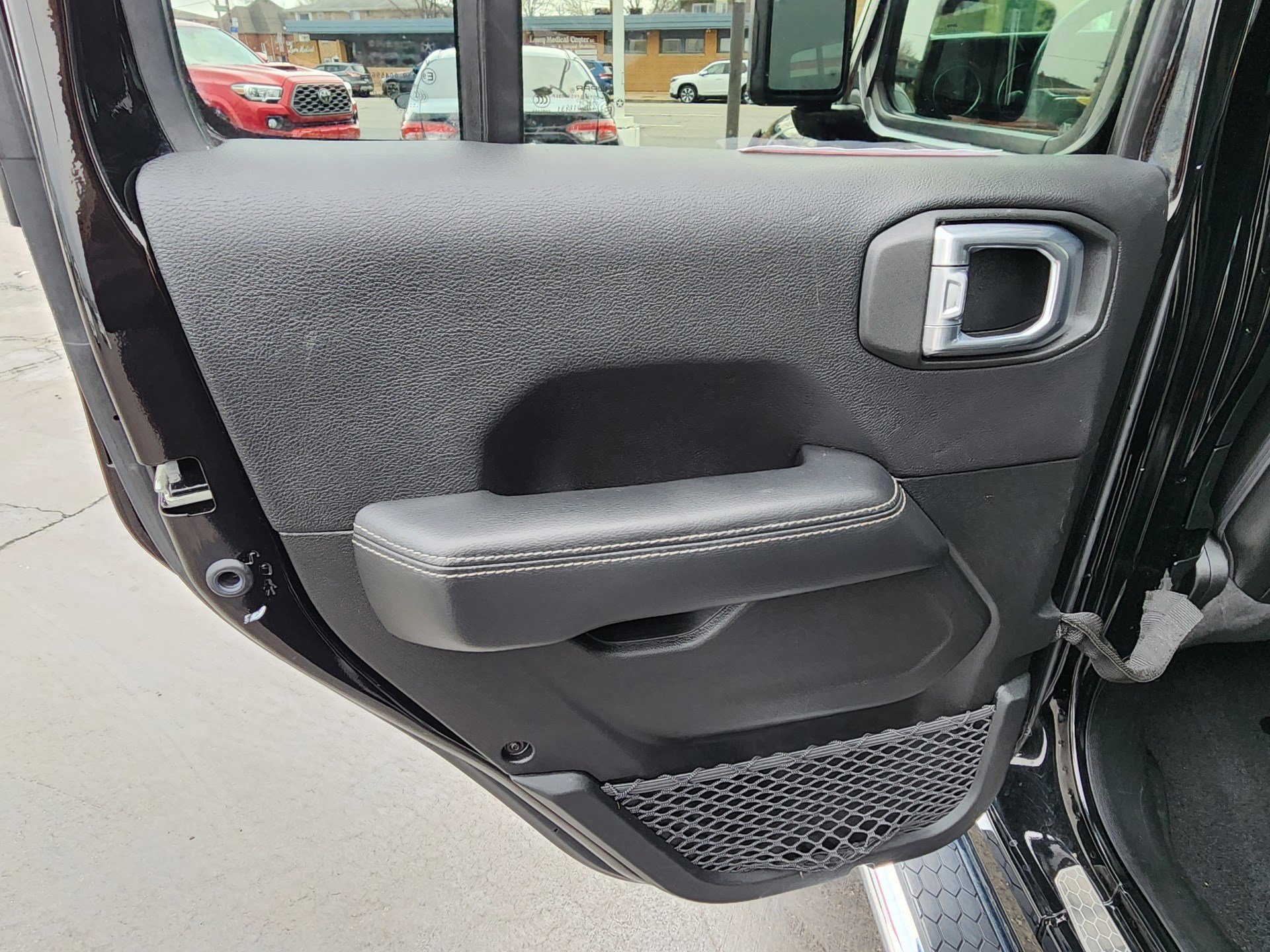 Used 2020 Jeep Wrangler Unlimited Sahara image 21