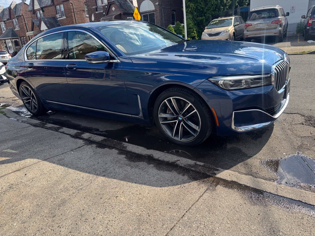 Used 2022 BMW 750i xDrive w/ Executive Package AWD/4WD image 4