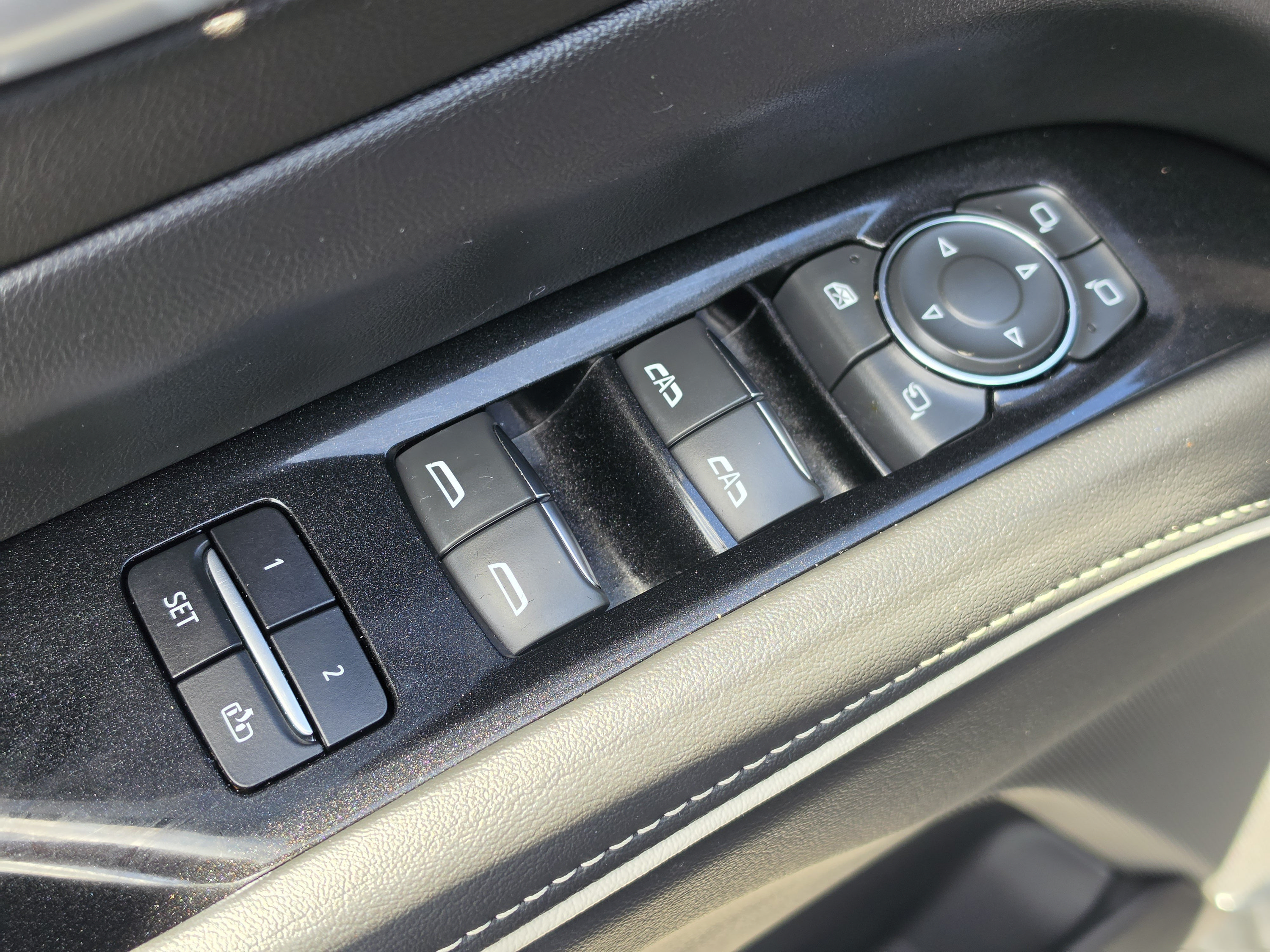 Used 2023 Cadillac Escalade ESV Premium Luxury w/ Performance Package AWD/4WD image 23