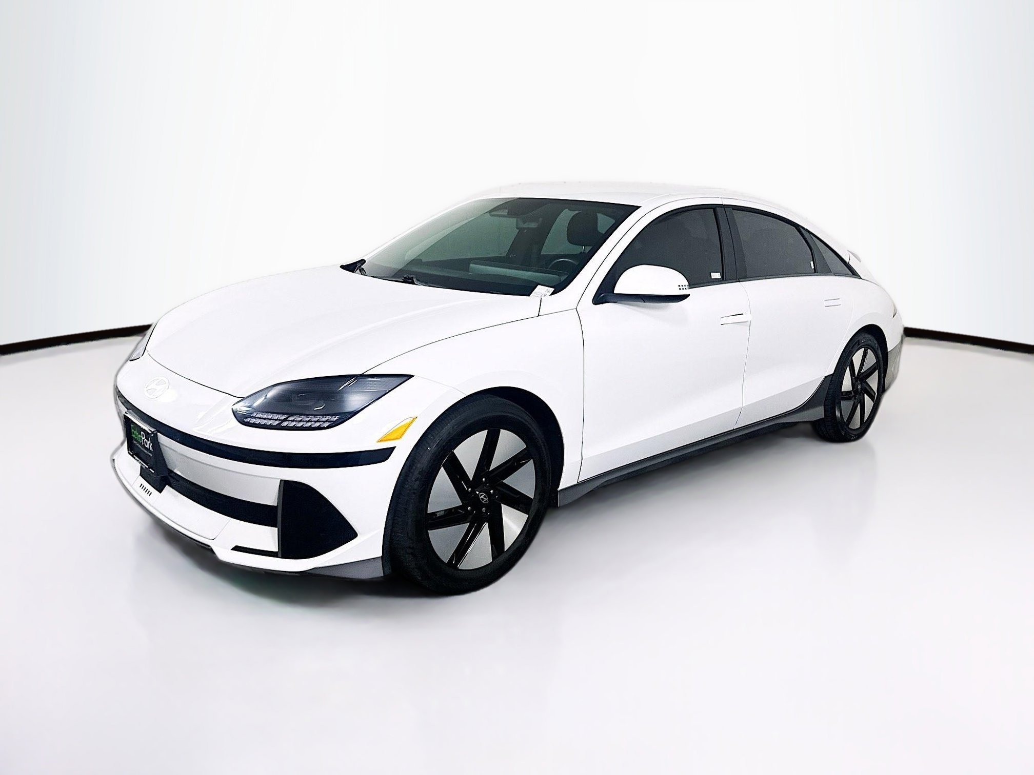 Used 2024 Hyundai Ioniq 6 SE RWD image 3