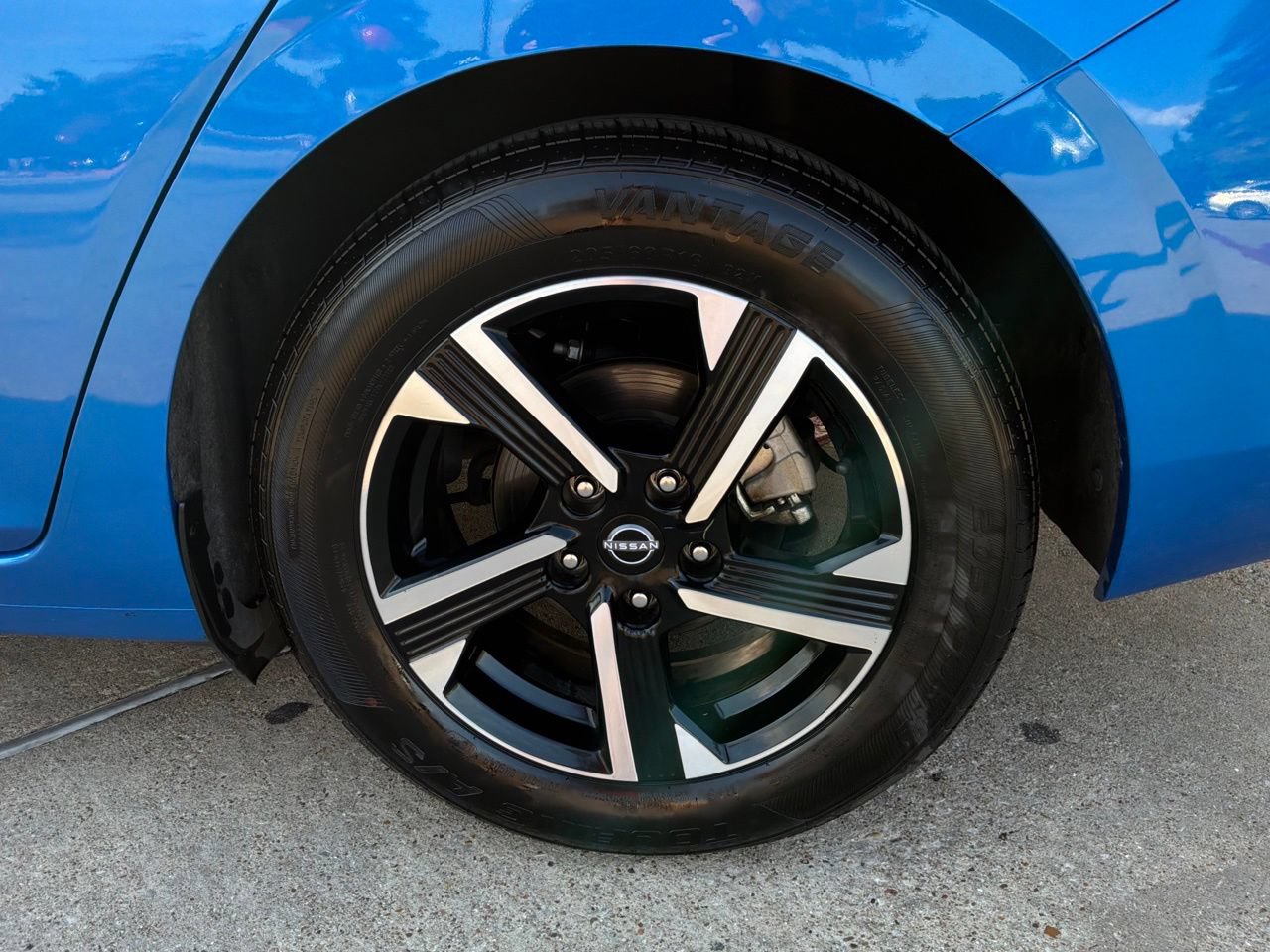 Used 2025 Nissan Sentra SV FWD image 9