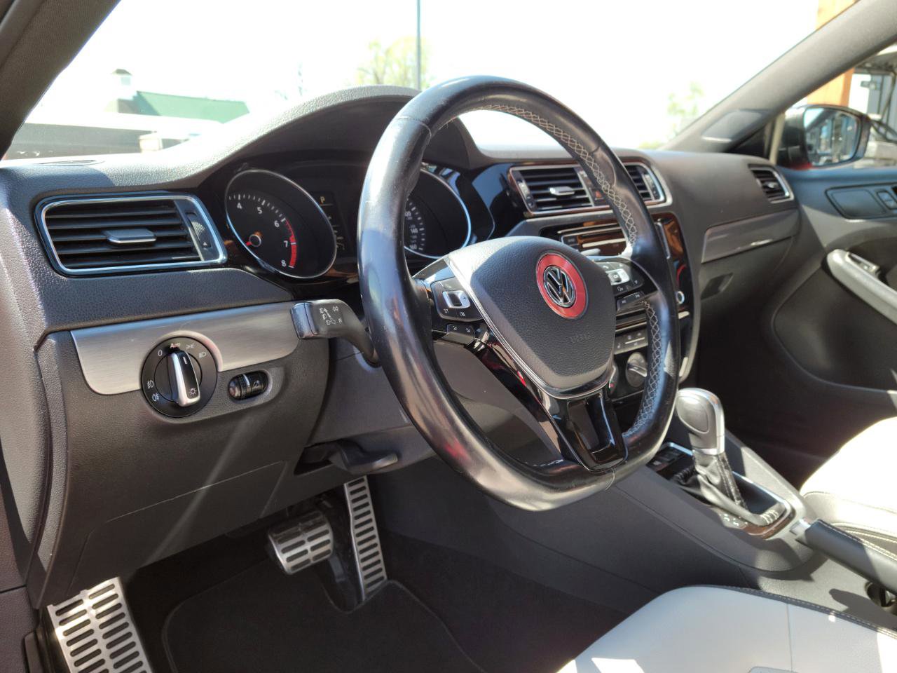 Used 2016 Volkswagen Jetta Sport image 9