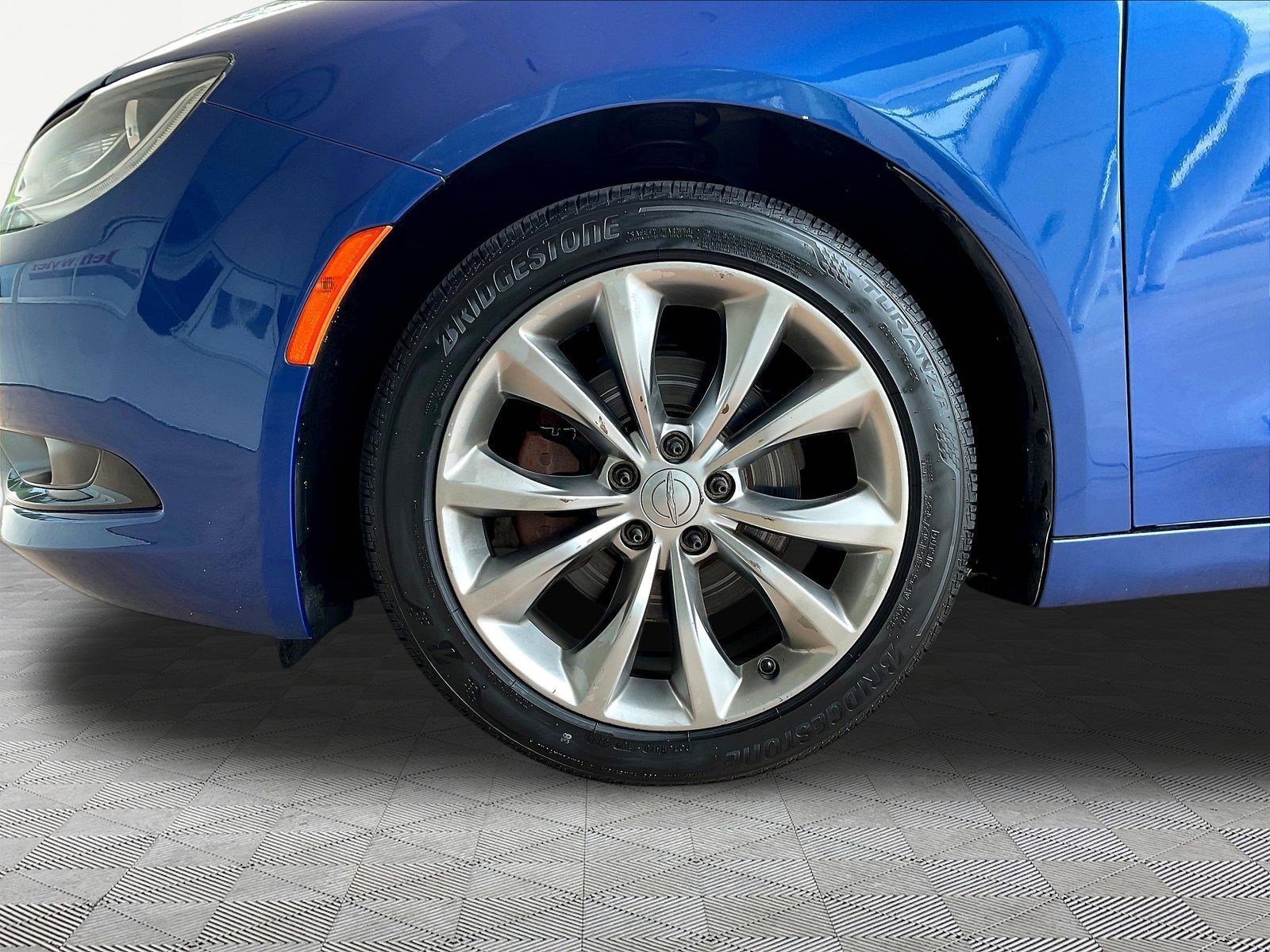 Used 2015 Chrysler 200 S w/ Comfort Group FWD image 31