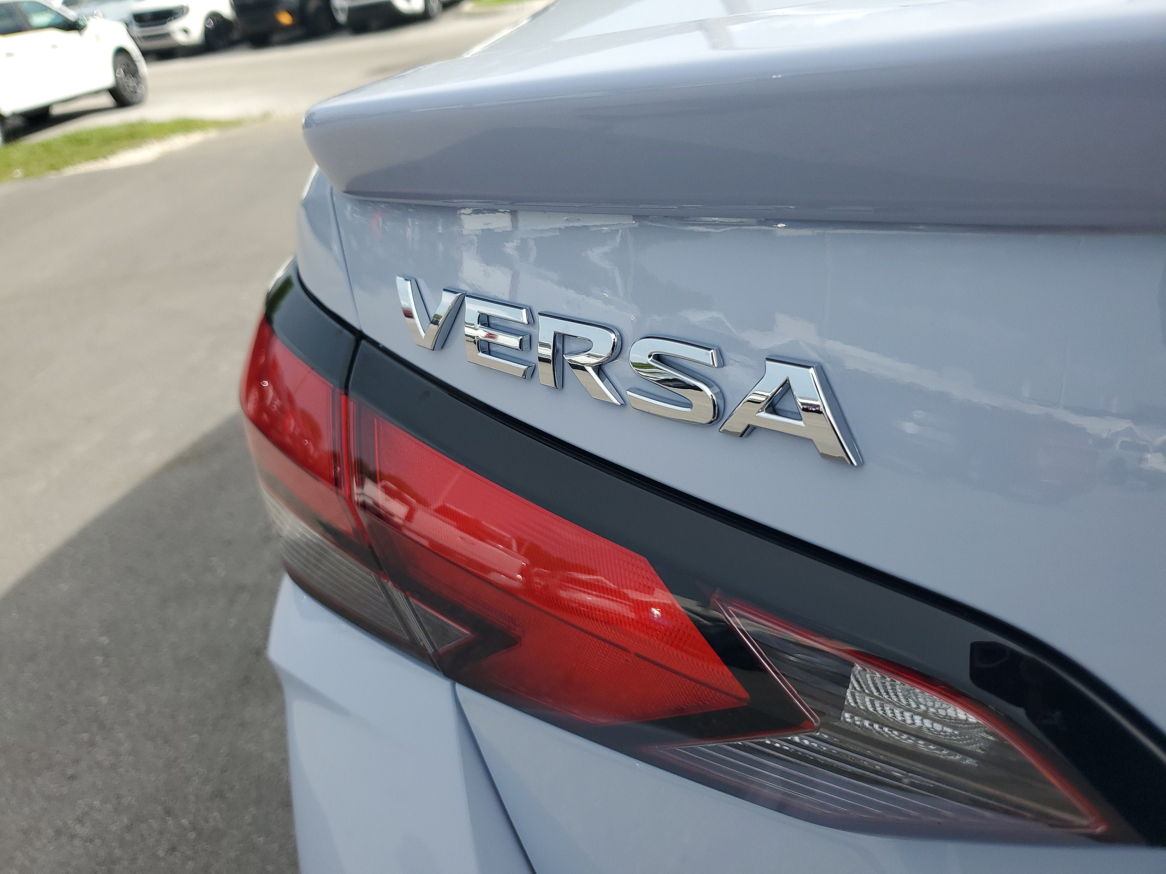 New 2025 Nissan Versa SR w/ Trunk Package FWD image 8