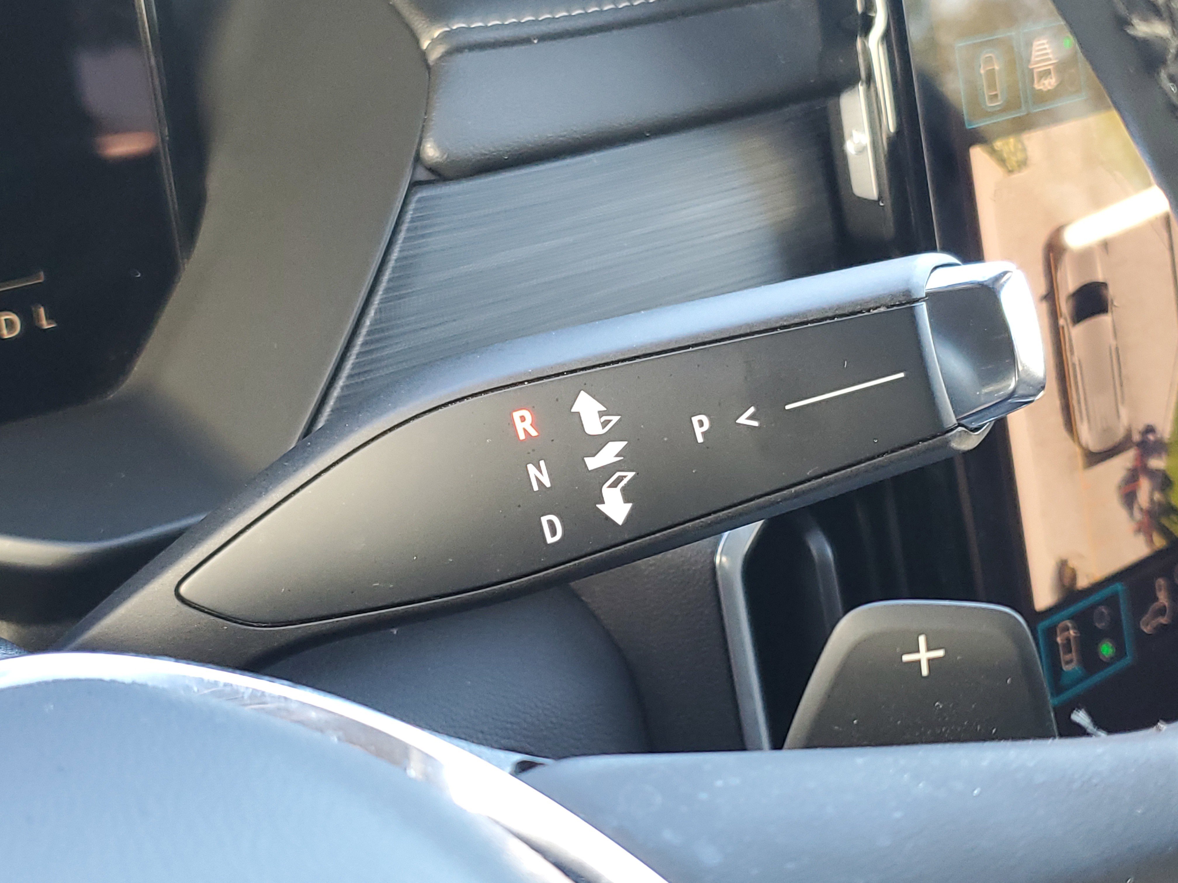 Used 2025 GMC Acadia Elevation image 30