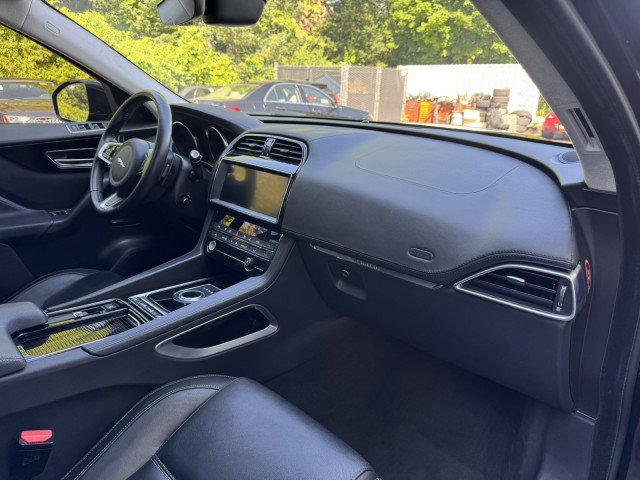 Used 2019 Jaguar F-PACE Prestige AWD/4WD image 36