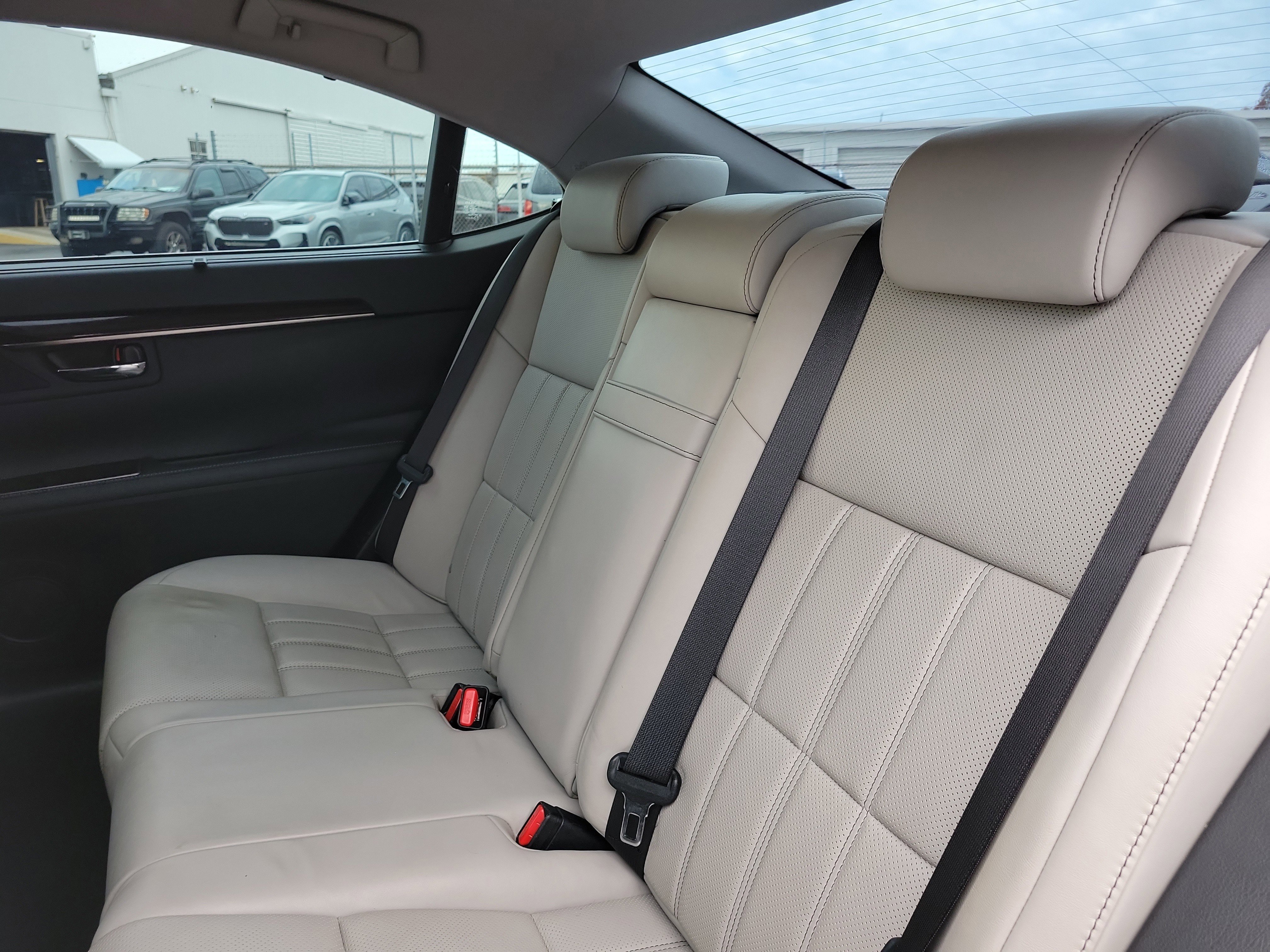 Used 2016 Lexus ES 350 w/ Ultra Luxury Package image 10