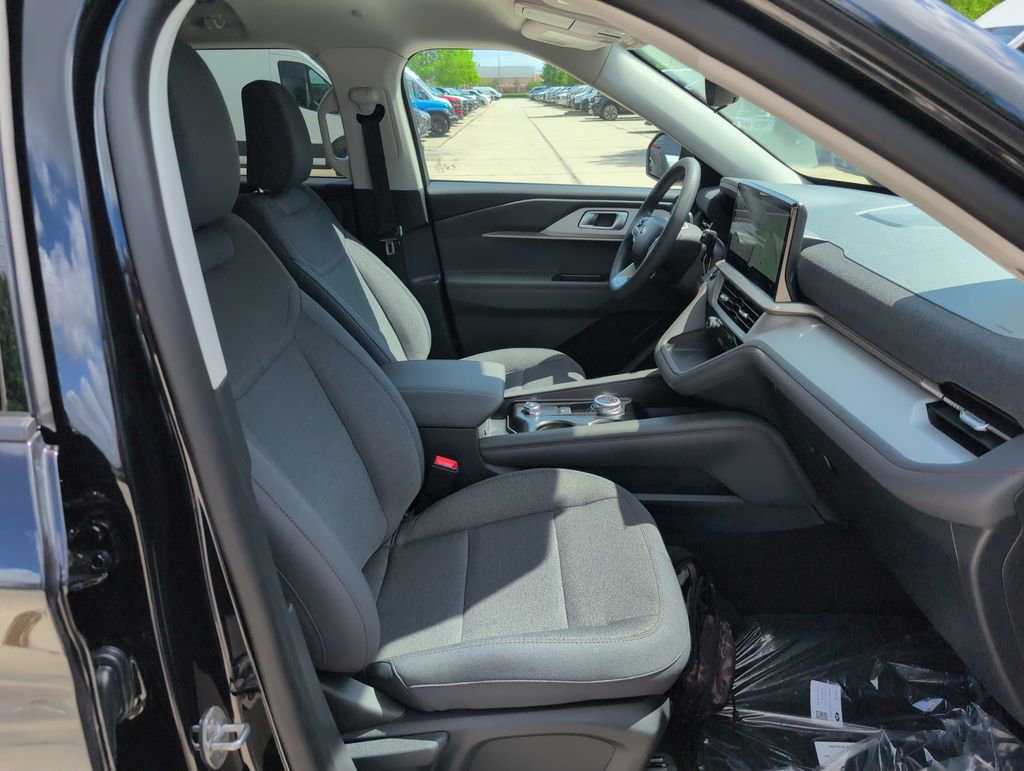 New 2026 Ford Explorer Active RWD image 14