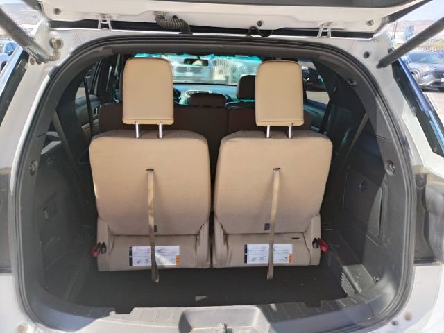 Used 2016 Ford Explorer XLT w/ Equipment Group 202A image 9