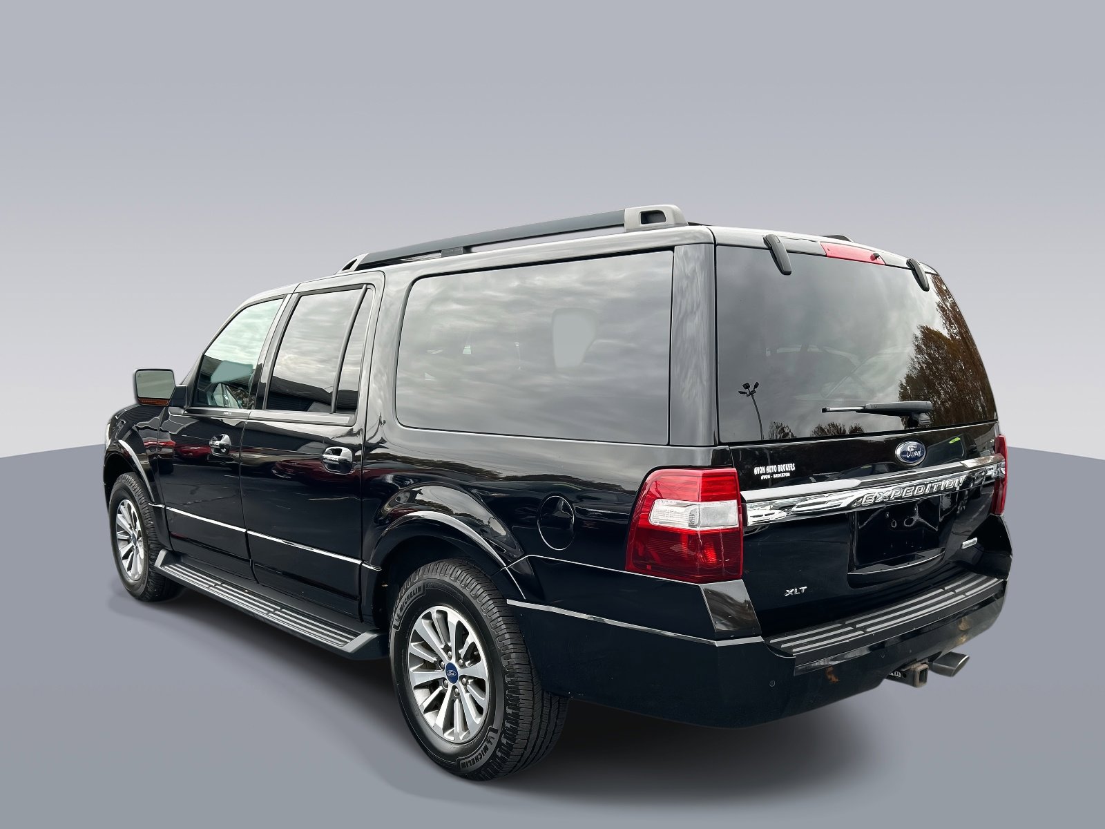 Used 2017 Ford Expedition EL XLT w/ Equipment Group 202A image 5