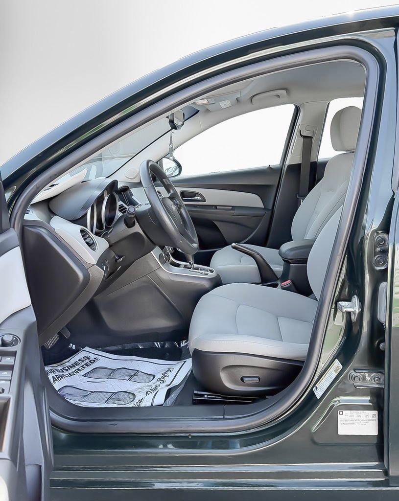 Used 2015 Chevrolet Cruze LT image 13