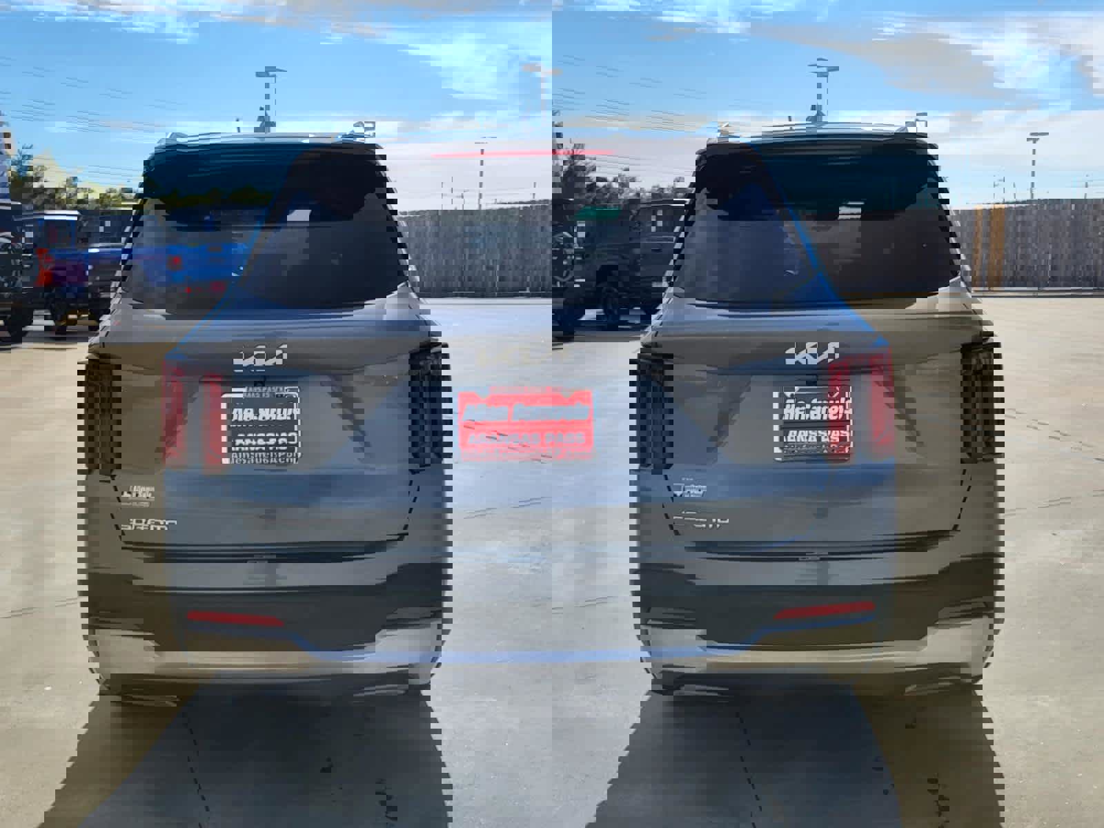 Used 2024 Kia Sorento S w/ Panoramic Sunroof Package image 4