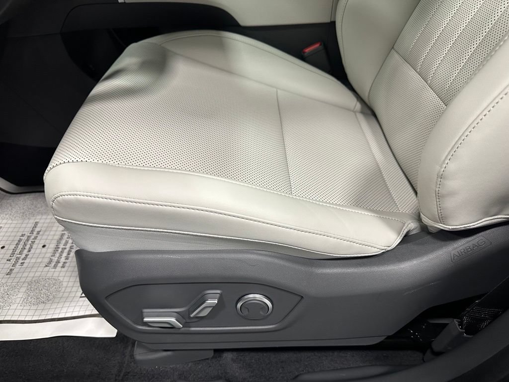 Used 2026 Hyundai Santa Fe SEL AWD/4WD image 13